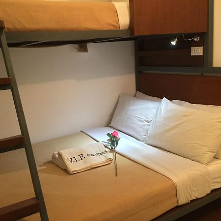 Vip Suite Hotel Makati City Exterior photo