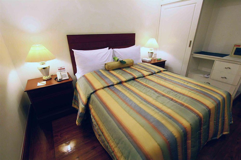 Vip Suite Hotel Makati City Exterior photo