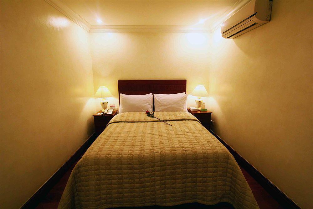 Vip Suite Hotel Makati City Exterior photo