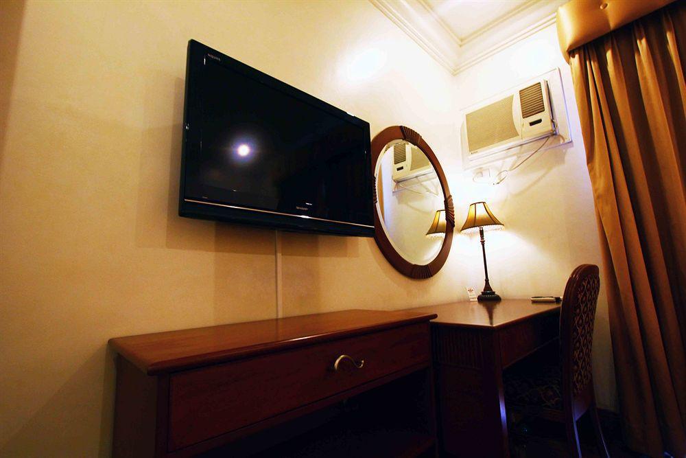 Vip Suite Hotel Makati City Exterior photo